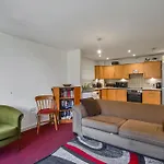Cosy Room Near Wembley Stadium